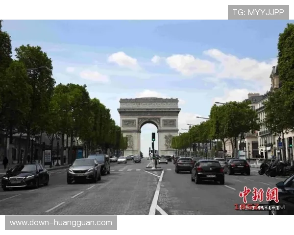 在凯旋门官网上查找巴黎重要旅游景点的出行建议与交通信息